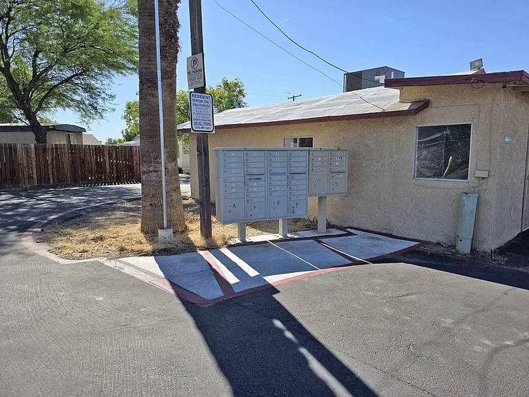 53080 Harrison St — Photo 15