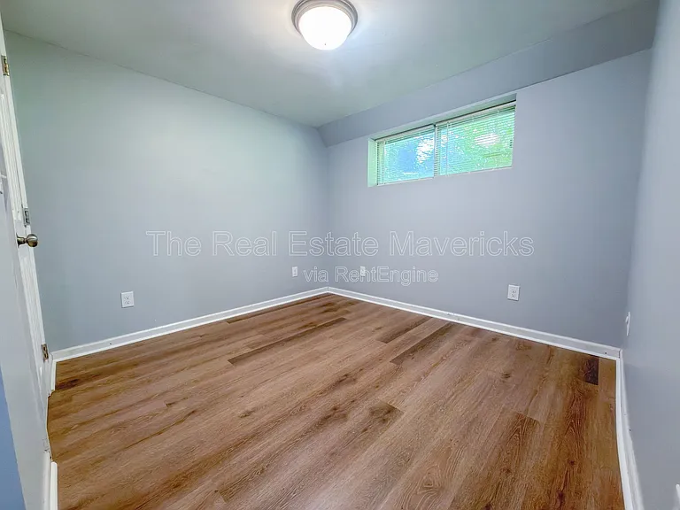 409 Longview Dr #B — Photo 10