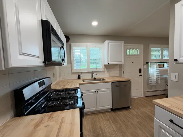 2708 W Thirteen Mile Rd, Royal Oak, MI 48073