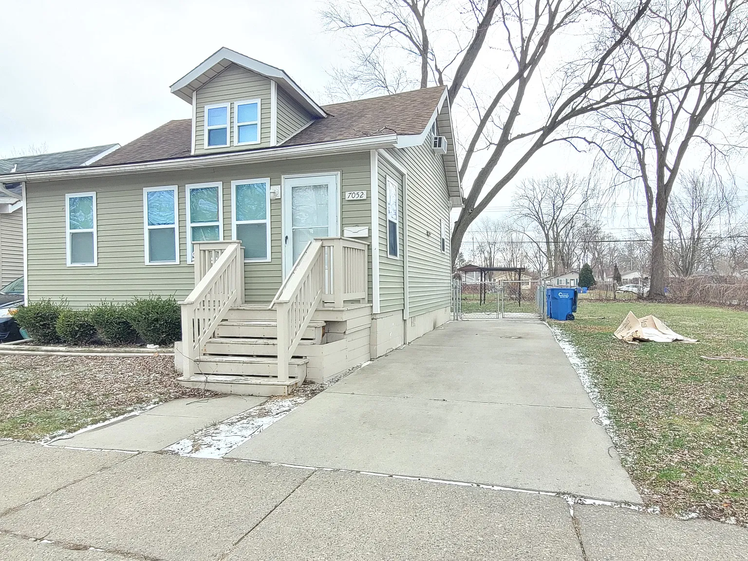 3 bed, 1000 sqft, $1,300 — Photo 3