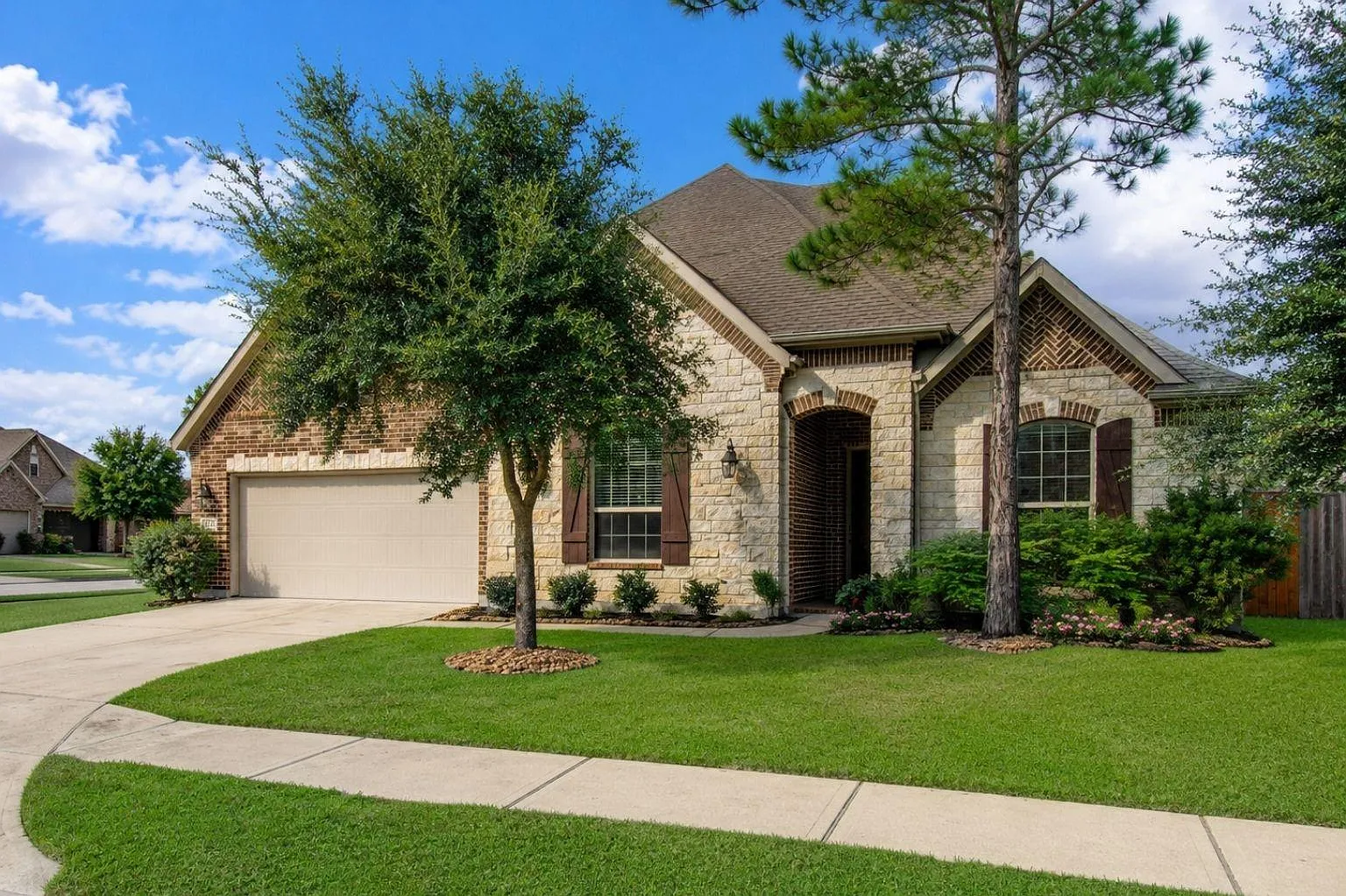 5 bed, 3.0 bath, 3143 sqft, $3,595 — Photo 1