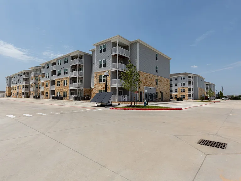 Cordova Apartments — Photo 35