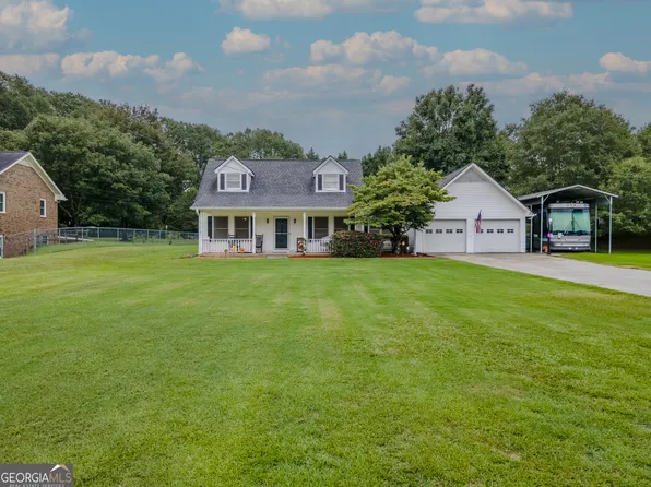 381 Willowwind Dr, Loganville, GA 30052