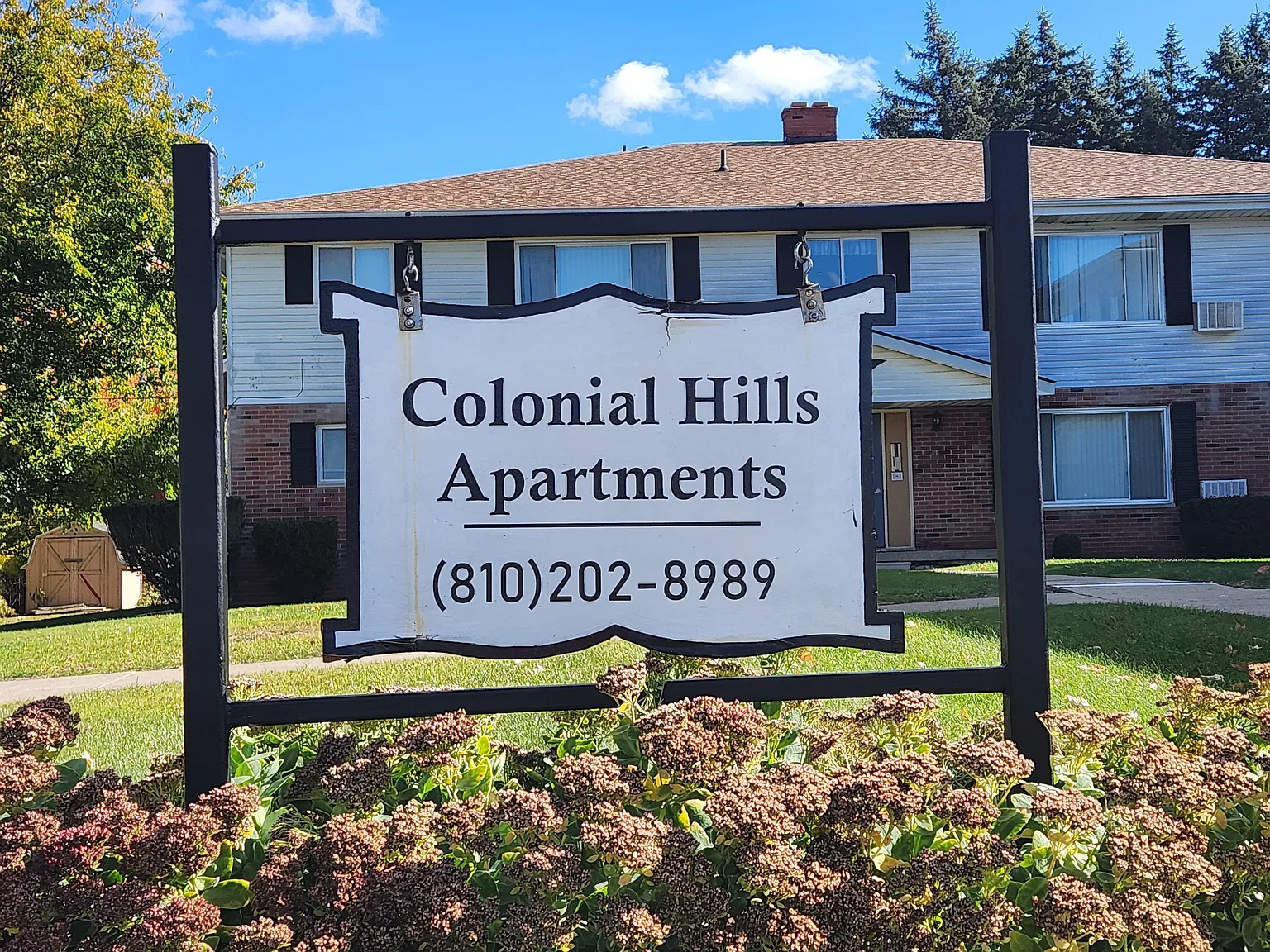455 Colonial Dr — Photo 2