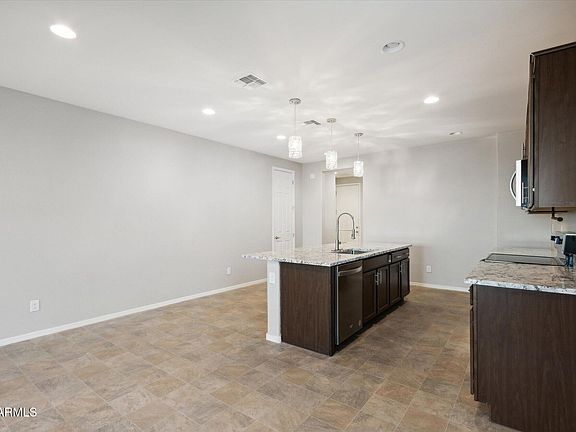5th image of 812 S STRAHAN Place