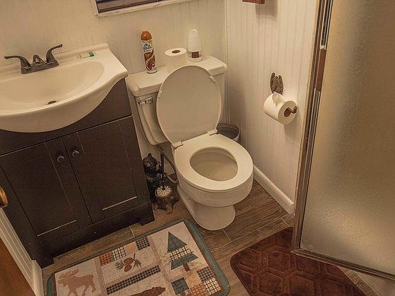 2nd Bathroom with Shower