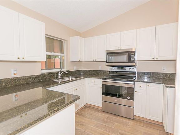 5th image of 550 Charles Ave