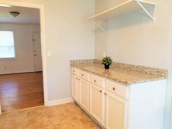 4th image of 104 Monaview Cir #B