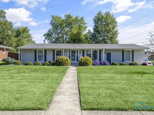 701 Winterhaven Dr, Findlay, OH 45840