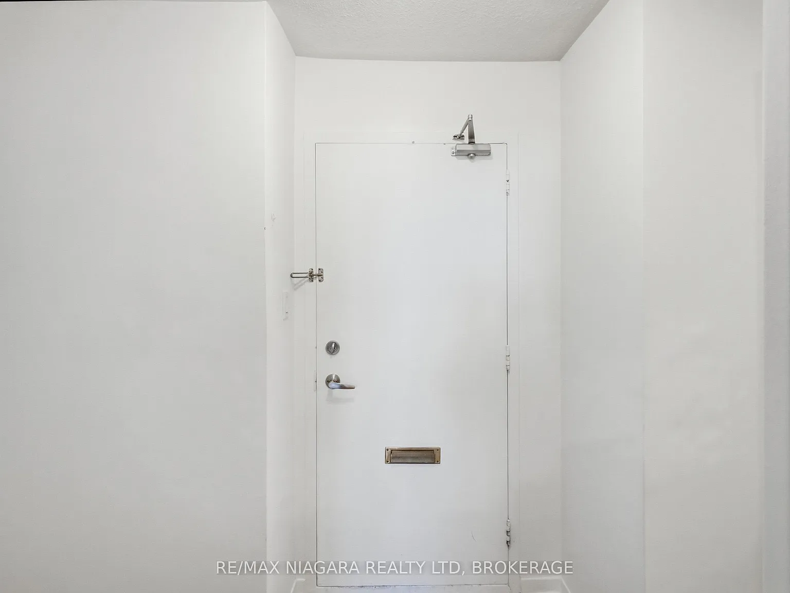 3 bed, $2,700 — Photo 3