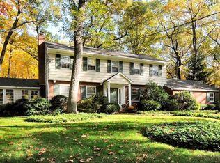 17 Knollwood Rd, Glen Head, NY 11545