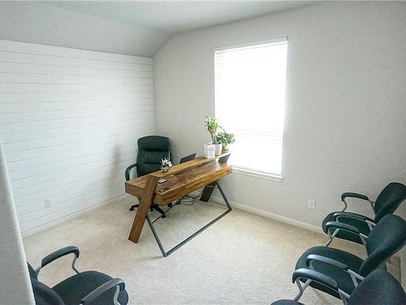 4th image of 6705 Leonardo Dr