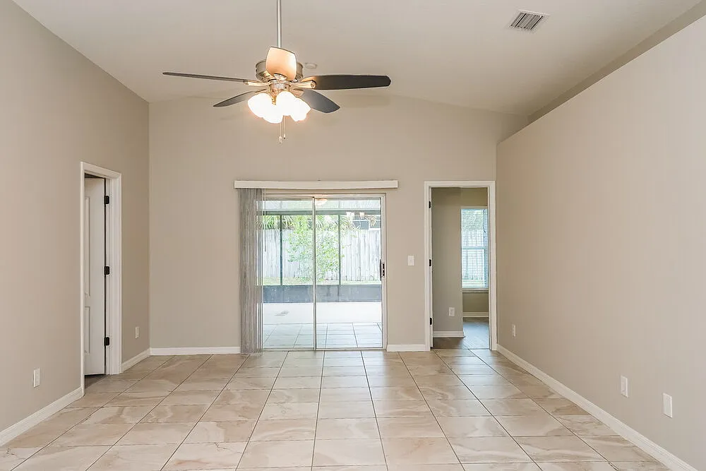 4 bed, 2.0 bath, 1865 sqft, $2,570 — Photo 3