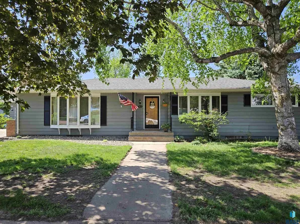 503 E 4th St, Colton, SD 57018