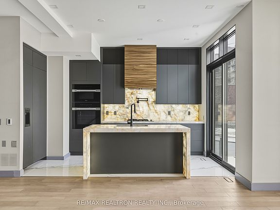 4th image of 1002 Spadina Rd