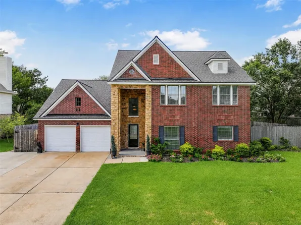 1501 W Castlewood Ave, Friendswood, TX 77546