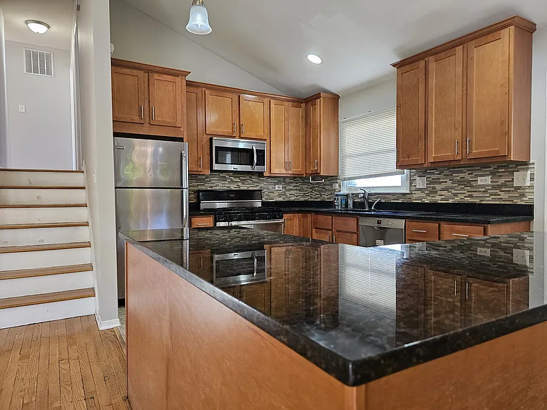 9924 Crawford Ave — Photo 5