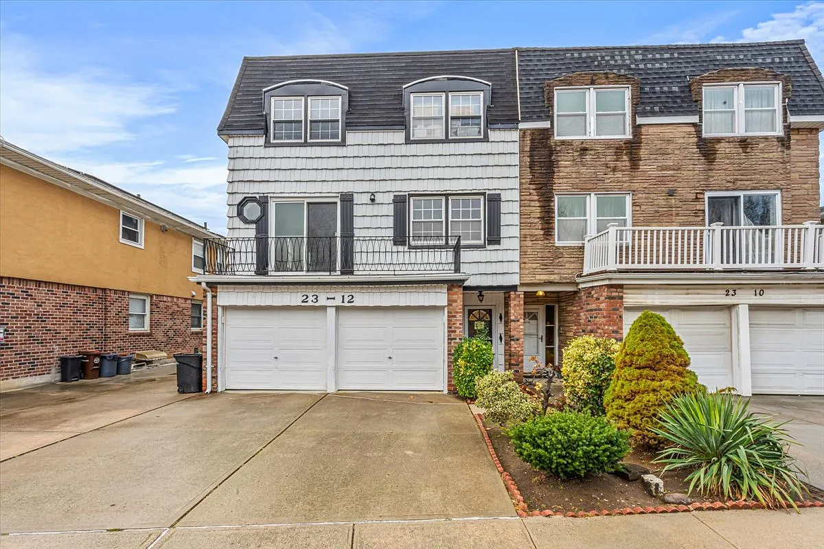 23-12 Waters Edge Dr #1 photo 1