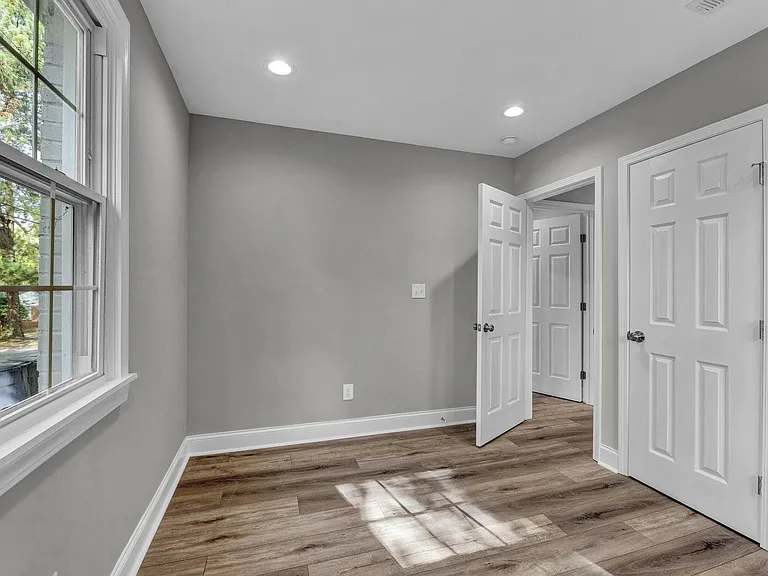 2451 Boone Ave — Photo 15