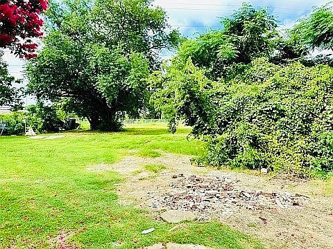 2nd image of 1402 Briar Cliff Rd