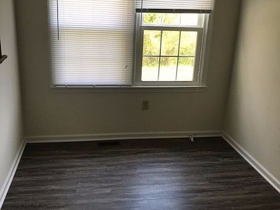 2nd image of 110 Courthouse Rd APT J4