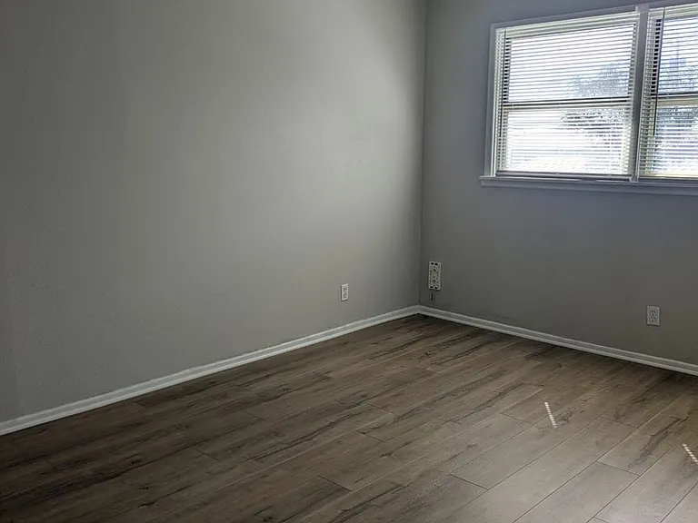 Littlefield Townhomes - $499 total to move into a 2-bedroom, 1.5-bath townhome. Limited-time offer. — Photo 30