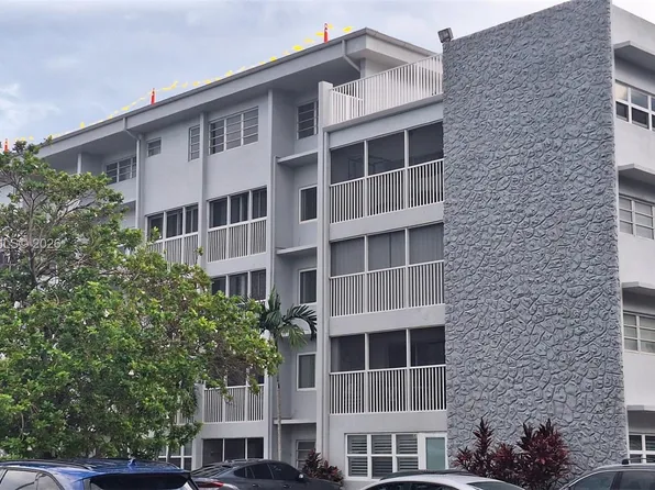 215 SE 3rd Ave APT 202D, Hallandale, FL 33009