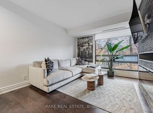 449 Walmer Rd #302, Toronto, ON M5P2X9