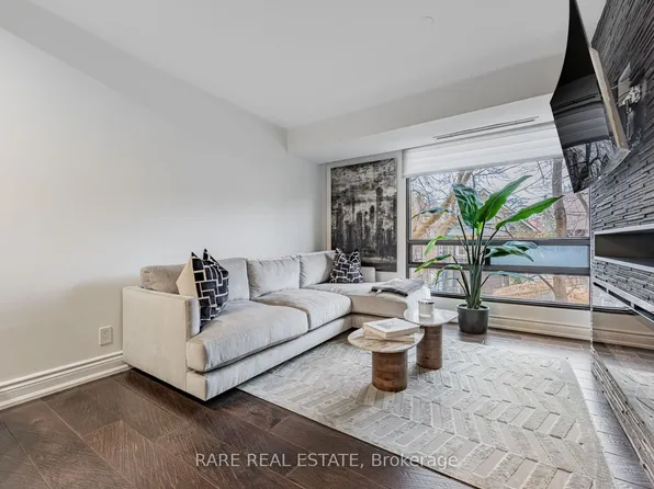 449 Walmer Rd #302, Toronto, ON M5P 2X9