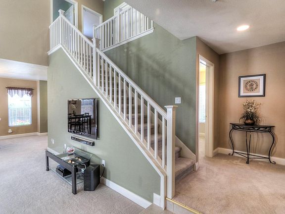 4th image of 60 Canterbury Pl
