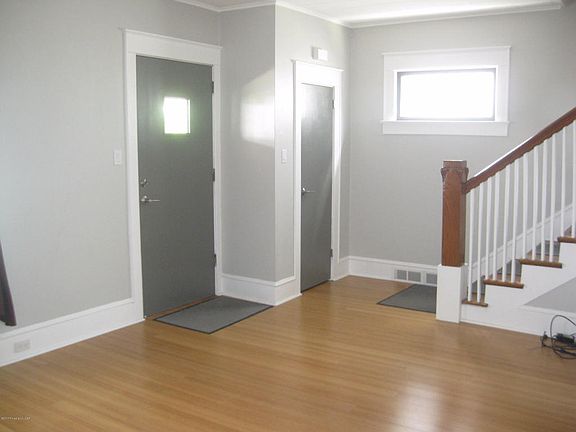 3rd image of 115 E Vaughn St