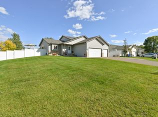 1280 Marigold Dr S, Cambridge, MN 55008
