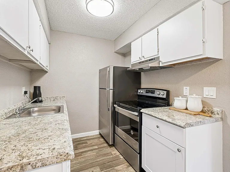 Huntington Hollow Apartments — Photo 15