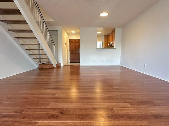 3rd image of 463 W Wilson Ave #3