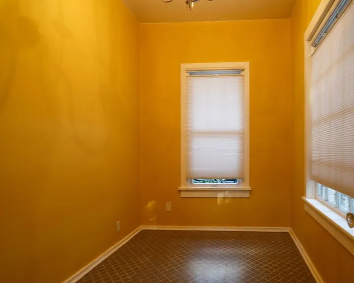 2411 W Woodlawn Ave — Photo 10