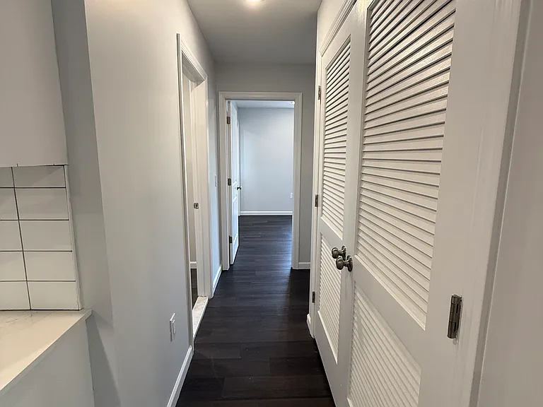 207 Redwood Ave #301 — Photo 15