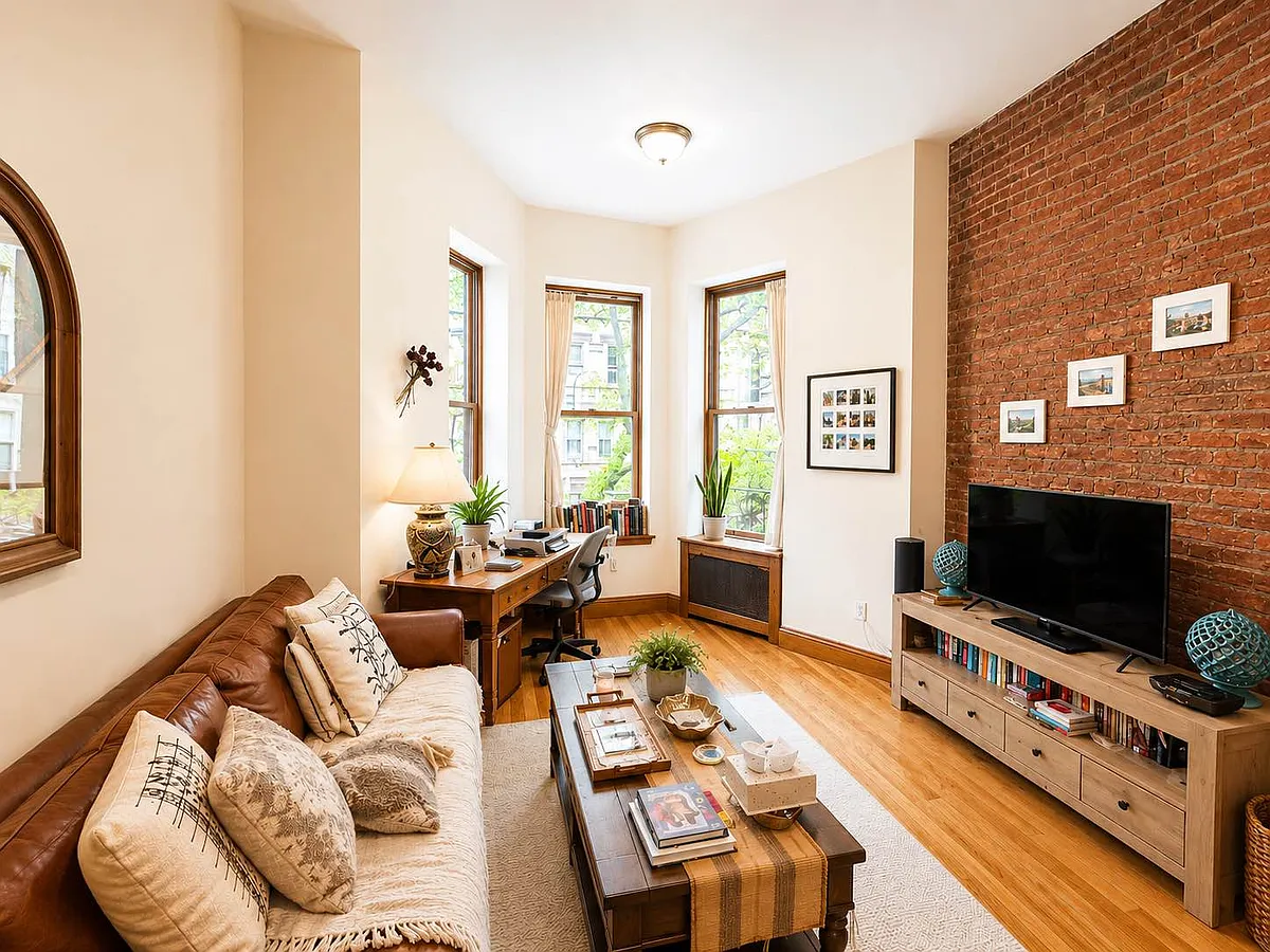 Building Photo - 24 W 75th St #3A
