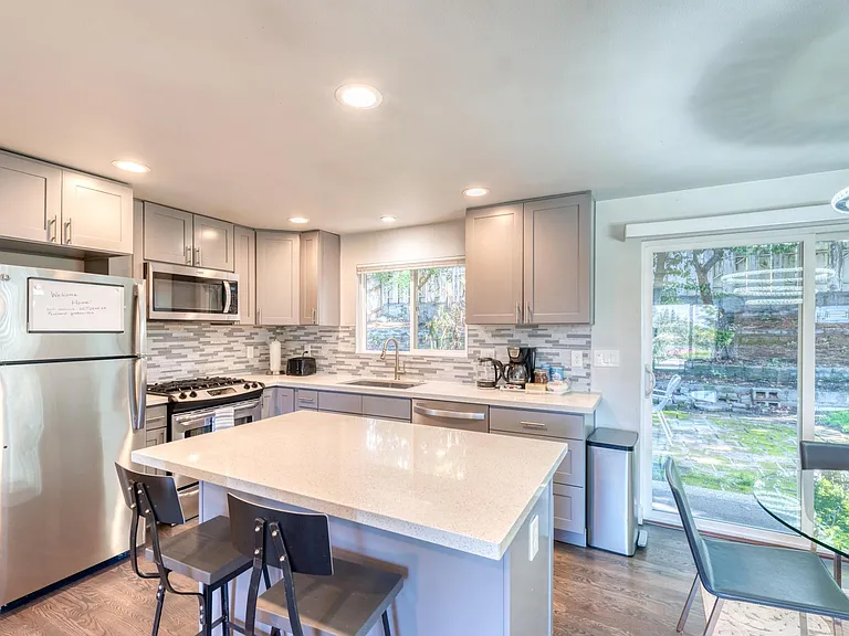 Newer Kitchen with kitchen island to hang out
