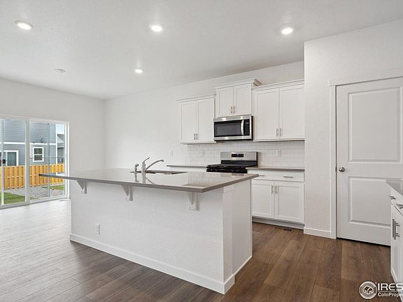 5th image of 822 Elias Tarn Dr