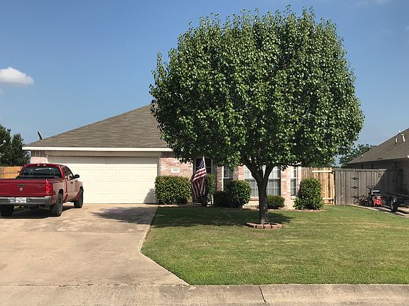 4th image of 1101 Oak Grove Ln