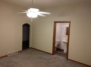 11008 N Woodstock St, Huntley, IL 60142