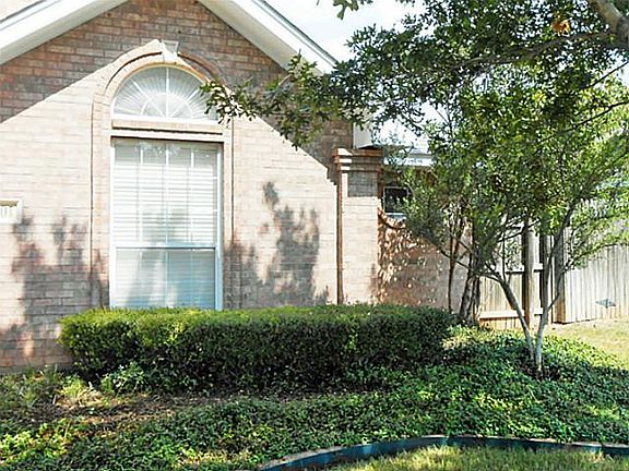 2nd image of 4401 Pennington Dr