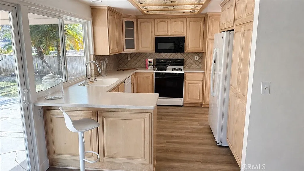 3 bed, 1633 sqft, $5,450 — Photo 2
