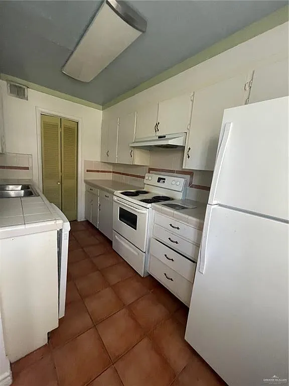 2 bed, 1.0 bath, 1097 sqft, $980 — Photo 4