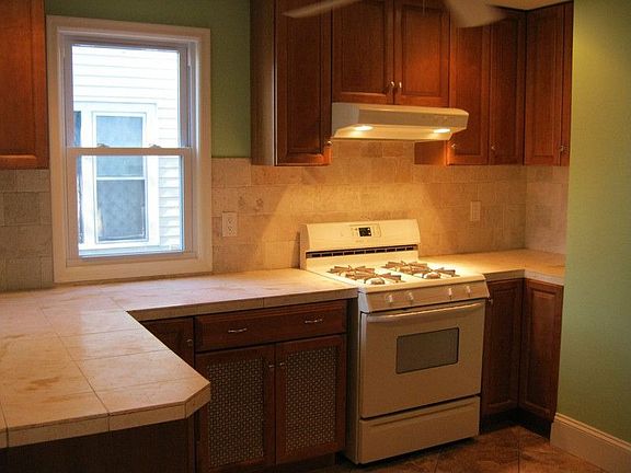 4th image of 704 Simon Ave