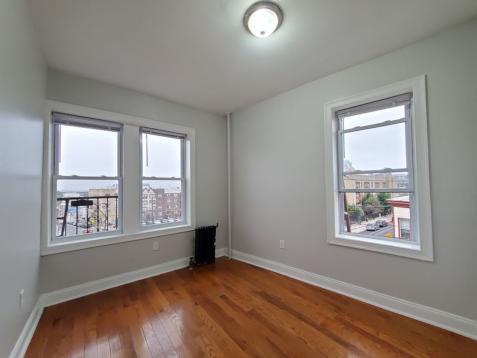 2nd image of 863 Pavonia Ave #8E