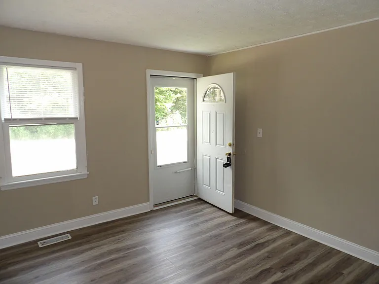 139 Lawrence St — Photo 4