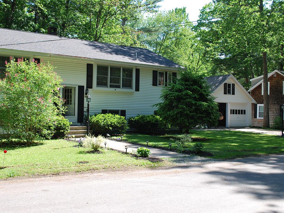 The house is located in a quiet neighborhood. If you like to walk, run, or bike ride this is an outstanding location with lots of options.
