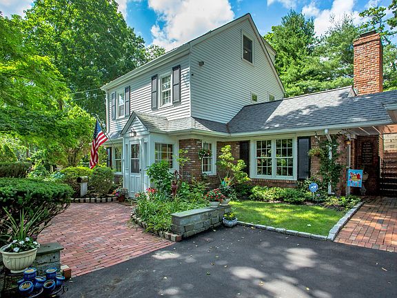 5th image of 22 Cliftwood Dr
