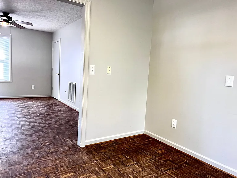 2213 Hanover St — Photo 8